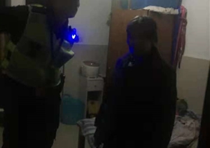 七旬老人深夜迷路，熱心特保護送回家 --五常輔警項目將迷路老人送