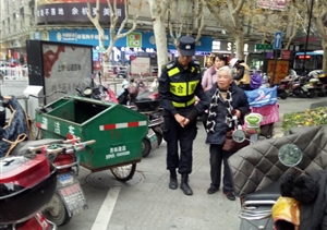 老人身體不適，幸遇宗保隊員 --臨平市容項目將身體不適老人送回家