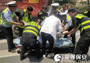 路遇交通事故，特保出手相助----閑林項目救助車(chē)禍傷者